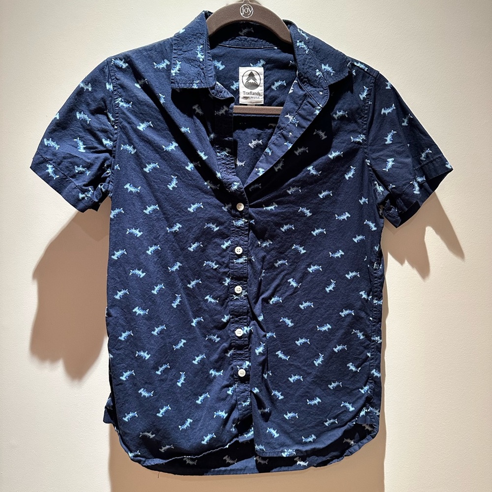 Tradlands hammerhead shark print short sleeve button down size small
